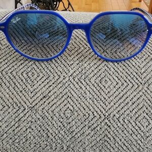 Ray-Ban Blue Round Sunglasses